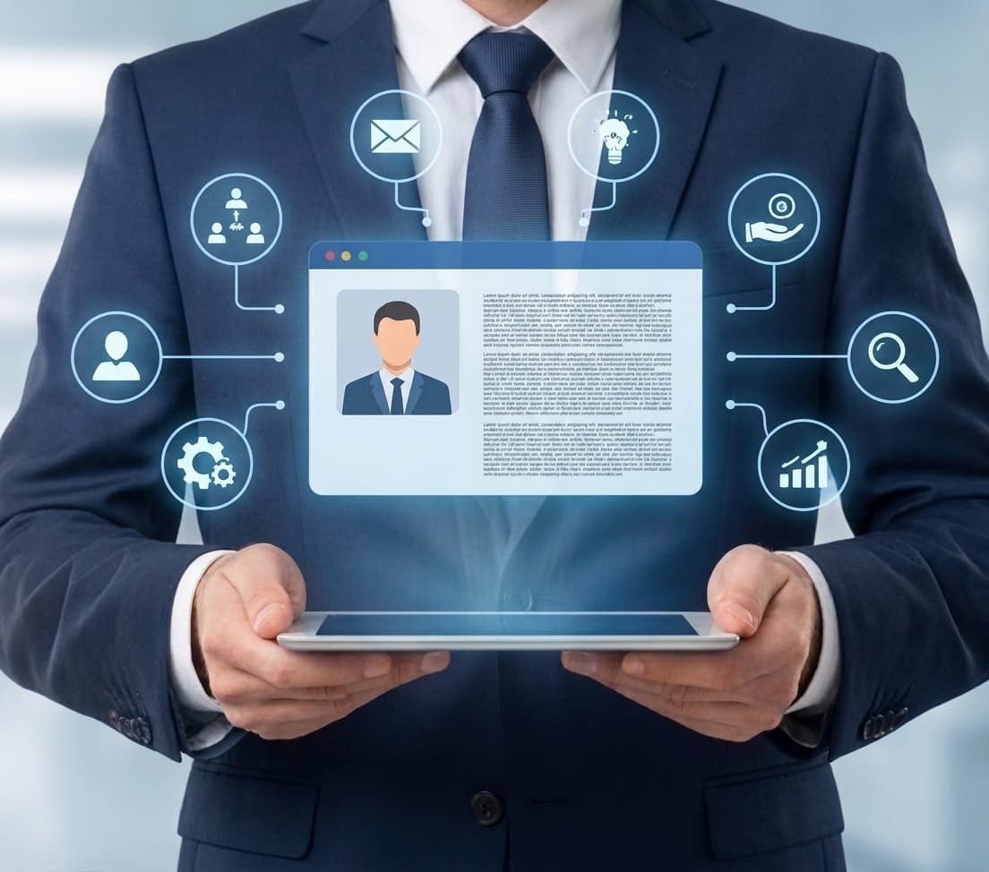 Profissional segurando um tablet com o perfil publicado no ProfissionalBR, cercado por ícones de contato, busca e desempenho